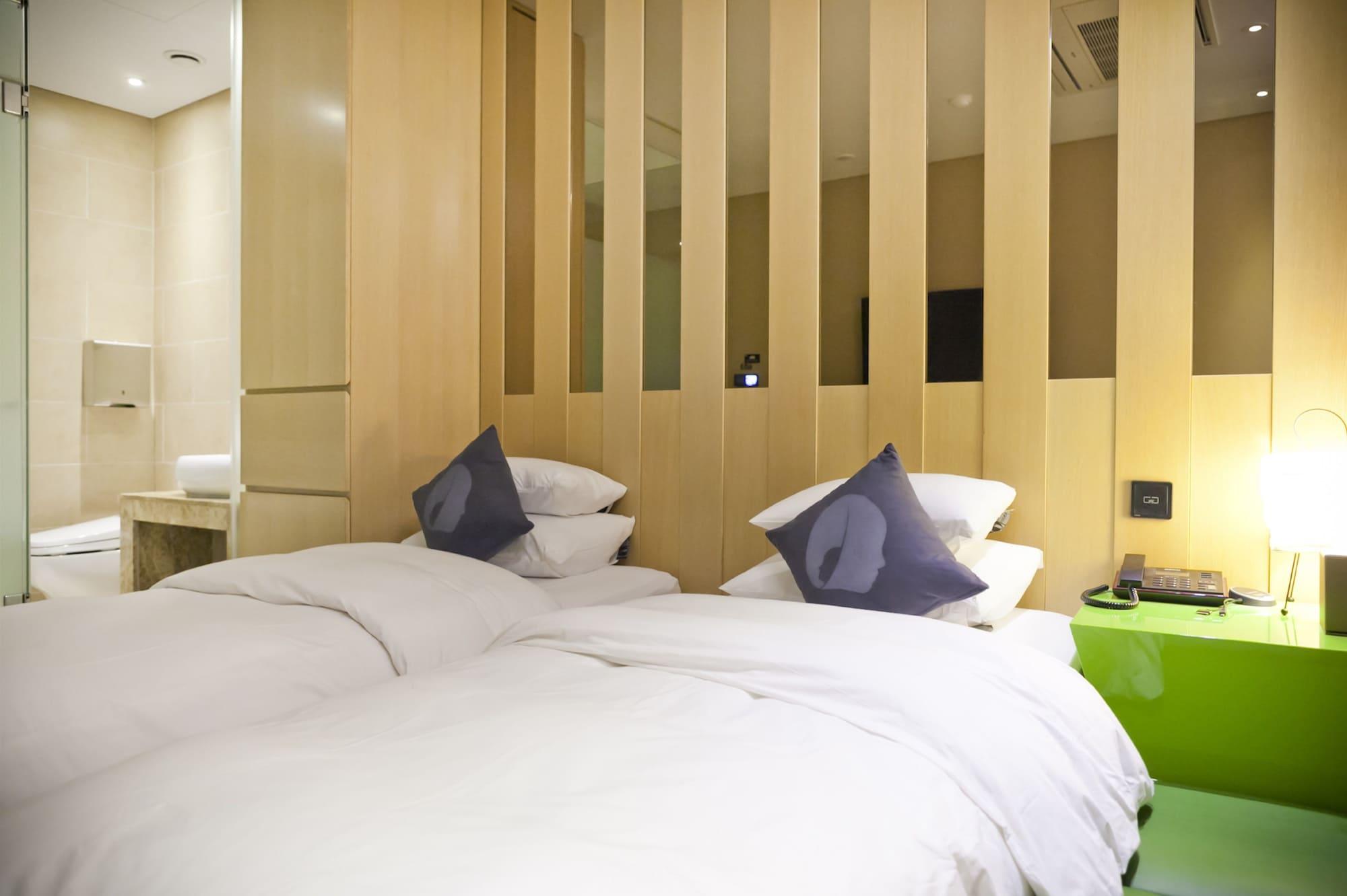 Hotel The Designers Hongdae Сеул Экстерьер фото