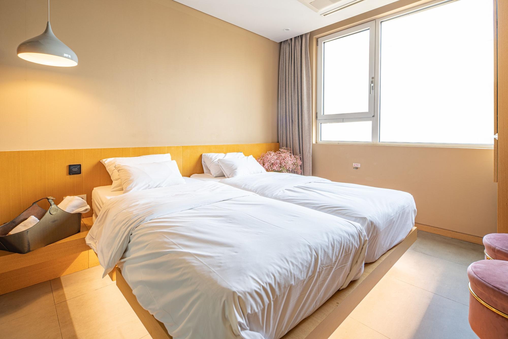 Hotel The Designers Hongdae Сеул Экстерьер фото